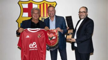 الخطيب يجتمع مع رئيس برشلونة بشأن استاد الأهلي الجديد