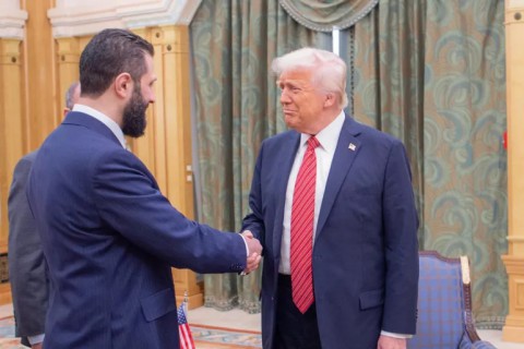 ترامب يوقع أمرا تنفيذيا “تاريخيًا” بإنهاء كافة العقوبات الأمريكية المفروضة على سوريا.. والشيباني يرحب