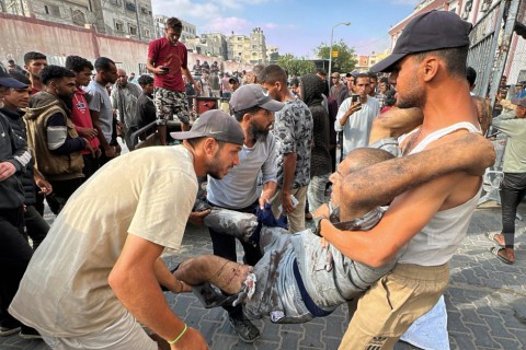 مجازر جديدة.. 20 شهيدًا بينهم أطفال ونساء وجوعى بغارات إسرائيلية عنيفة وإطلاق نار في مناطق متفرقة بقطاع غزة