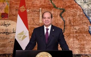 إعلامي مصري مشهور يطالب بتعديل الدستور ومدة الرئاسة