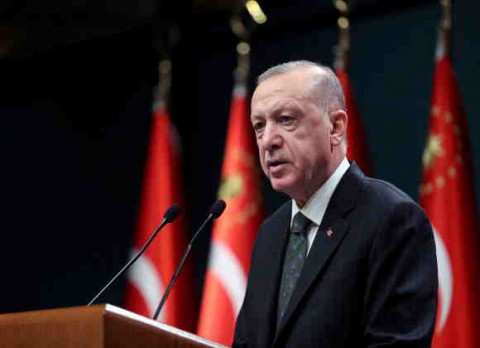 هل اقترب ميعاد “ميدان التحرير التركي” للإطاحة بأردوغان وما هي مصلحة “السلطان” من عدم مُمانعته تطبيع سورية مع تل أبيب رغم نوايا الأخيرة بـ”تناول الحمص” في دمشق؟ وهل تكذب أنقرة حينما تنفي تصديرها بضاعتها للكيان؟