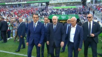 جماهير جزائرية تهتف في “ملعب مانديلا”: أرسلونا إلى فلسطين لمحاربة الاحتلال (فيديو)