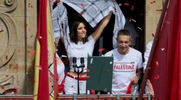 هتافات مؤيدة لفلسطين تهز افتتاح مهرجان الجري مع الثيران الشهير في إسبانيا