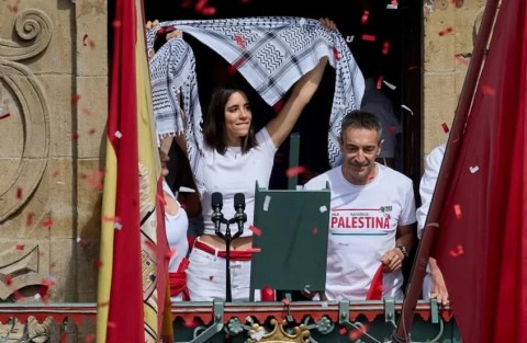 هتافات مؤيدة لفلسطين تهز افتتاح مهرجان الجري مع الثيران الشهير في إسبانيا