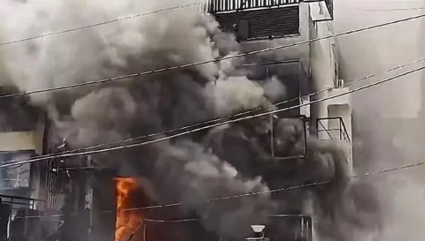 مصر.. حريق في العاصمة يصيب 14 شخصا ويعطل الاتصالات مؤقتا