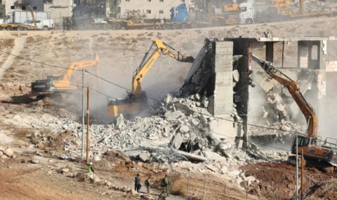 إسرائيل تتسلم من الولايات المتحدة جرافات لهدم منازل الفلسطينيين