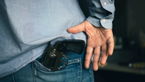 يحدث في مصر.. مستشار يطلق النار على طليقته وسط الشارع ويرديها قتيلة