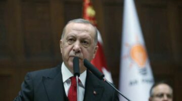 هل يجرؤ أردوغان على “بث” مُحاكمة مُنافسه على الرئاسة المُعتقل مُباشرةً عبر التلفزيون الرسمي أم ينتهي به الحال كحسني مبارك؟ ولماذا “أيّد” حليفه القومي الأبرز “البث” ولماذا يتعاظم غضب المُعارضة وبدأ بحثها عن “الأكثر إزعاجًا” للحزب الحاكم؟