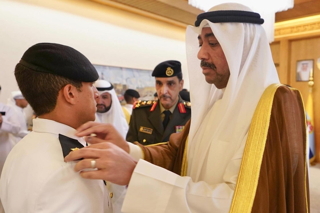 وزير الدفاع يرعى مراسم تولية عدد من الضباط الجدد