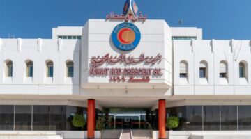 «الهلال الأحمر» تتبرع بتكاليف سيارات نقل المياه لدعم غزة