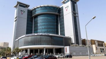 وقف مجموعة كبيرة من ملفات شركات غير ملتزمة بدفع الرواتب