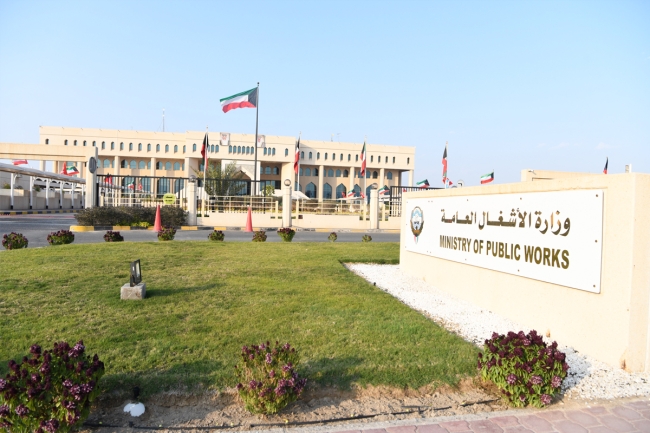 «الأشغال» توقع عقد تحسين البنية التحتية لمنطقة السرة