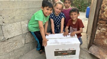 «الكويت بجانبكم»… علامة مضيئة في سجل بلد الإنسانية