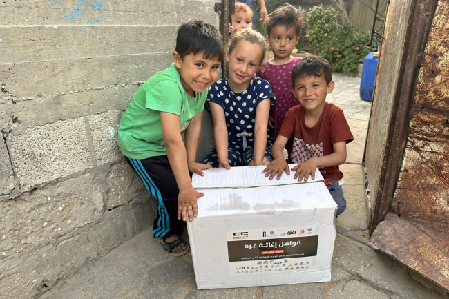 «الكويت بجانبكم»… علامة مضيئة في سجل بلد الإنسانية