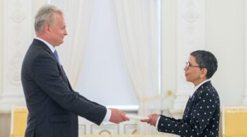 ريم الخالد تقدم أوراق اعتمادها لرئيس ليتوانيا سفيراً غير مقيم
