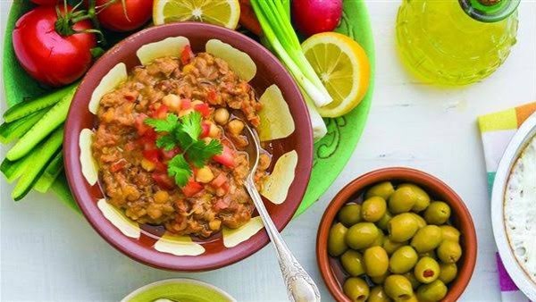 طريقة عمل الفول بالزيت الحار