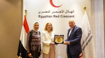 الهلال الأحمر يستقبل وزيرة خارجية النمسا مستعرضًا جهود مصر في الاستجابة لأزمتي غزة والسودان