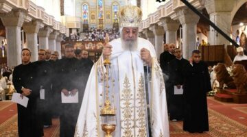 سيامة 19 كاهنًا بيد البابا تواضروس للقاهرة وكندا.. صور