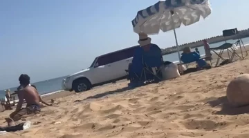 ✓ أمن أكادير يحقق في دخول سيارة أجنبية إلى رمال الشاطئ