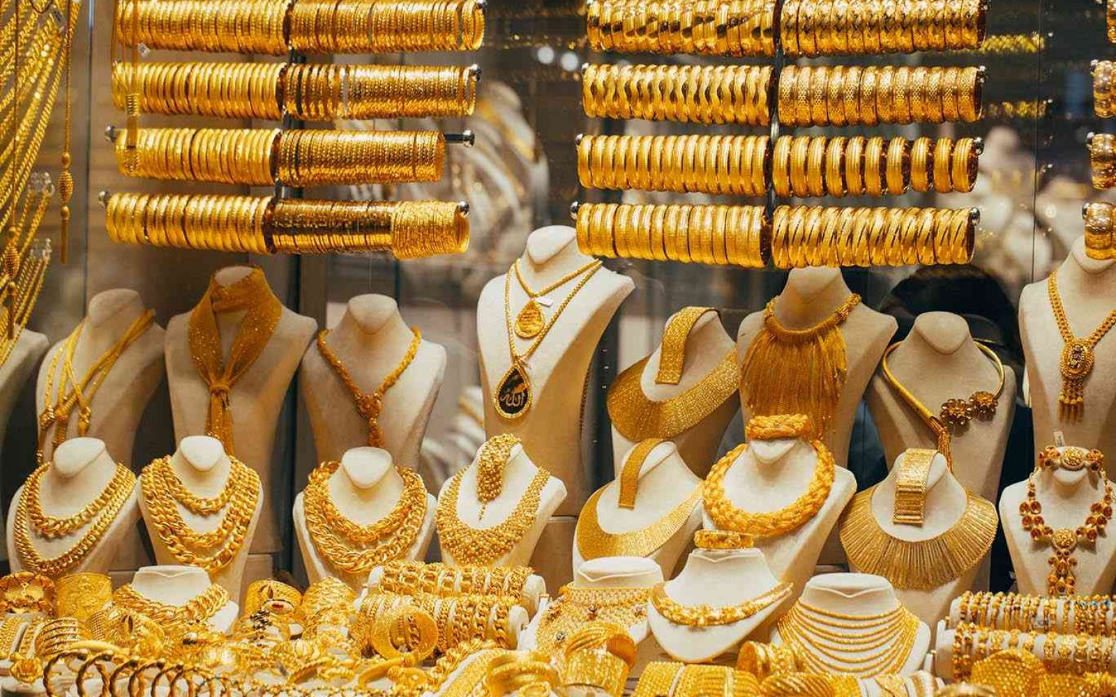 الأحداث الجيوسياسة ورسوم “ترامب” تدعمان الرحلة الصعودية للذهب – newnews4