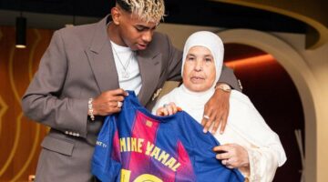 ✓ من حضن جدّته إلى قميص ميسي .. لامين يامال يبدأ رحلته الذهبية مع برشلونة