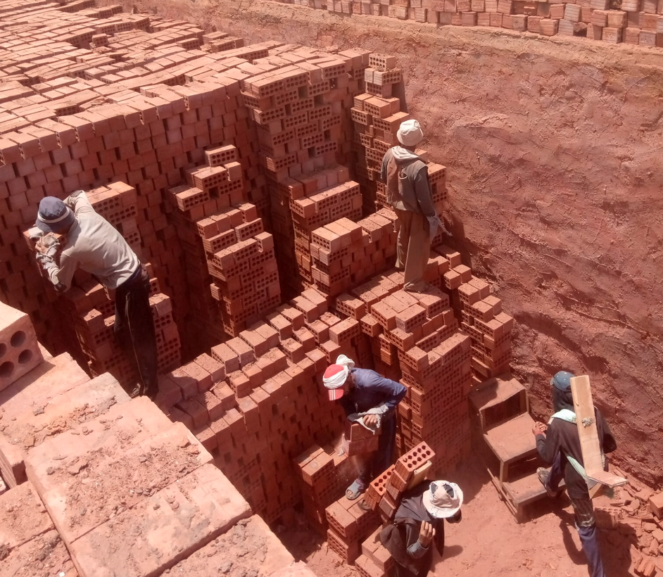 تقنين أوضاع 200 مصنع طوب في الجيزة منذ بداية العام الحالي