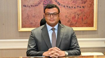وزير الإسكان يتابع تطورات مشروعات الإسكان بالعبور الجديدة