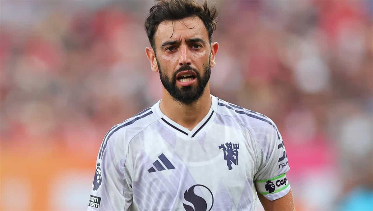 رغم رفضه الهلال.. نادِ سعودي جديد يجس نبض برونو فرنانديز لضمه من مانشستر يونايتد